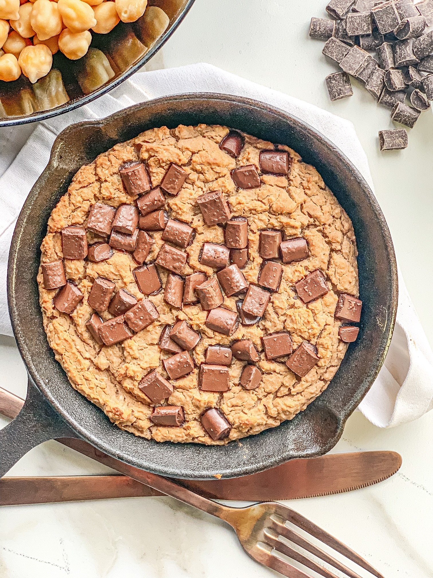 ΣΟΦΤ ΜΠΙΣΚΟΤΟ ΜΕ ΚΟΜΜΑΤΑΚΙΑ ΣΟΚΟΛΑΤΑΣ